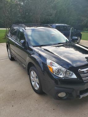 Black 2011 Subaru Outback 2.5 i Limited