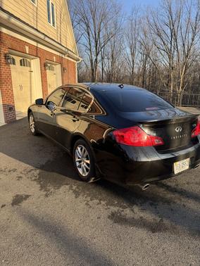 Black 2009 INFINITI G37 x