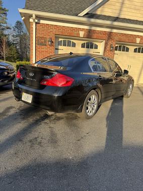 Black 2009 INFINITI G37 x