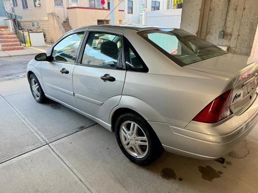 Silver 2002 Ford Focus SE
