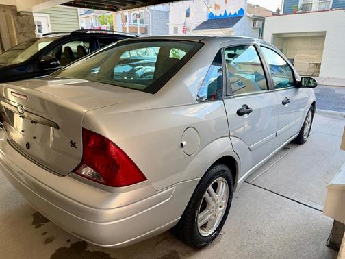 Silver 2002 Ford Focus SE