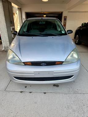 Silver 2002 Ford Focus SE