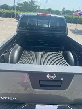 Gray 2017 Nissan Frontier SV-I4