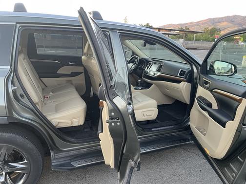 2017 Toyota Highlander Limited Platinum