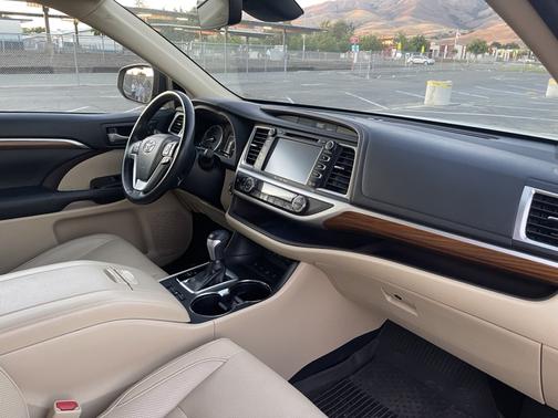 2017 Toyota Highlander Limited Platinum