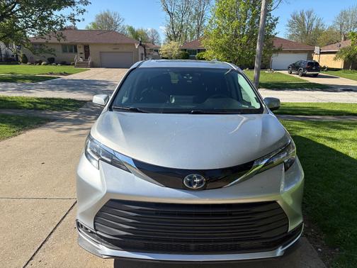 Silver 2021 Toyota Sienna LE 8 Passenger