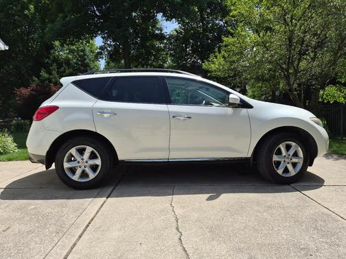 White 2009 Nissan Murano SL