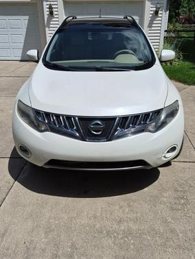 White 2009 Nissan Murano SL