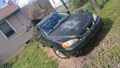 Green 2000 Pontiac Grand Am SE