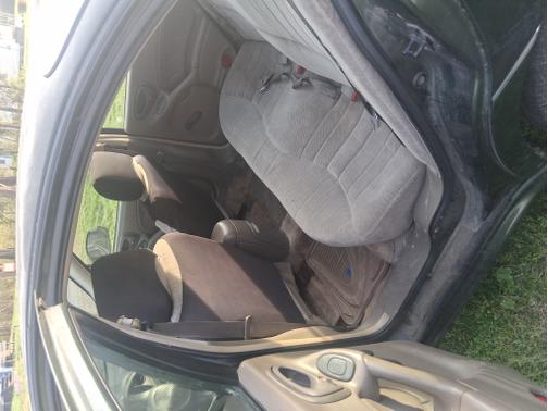 Green 2000 Pontiac Grand Am SE