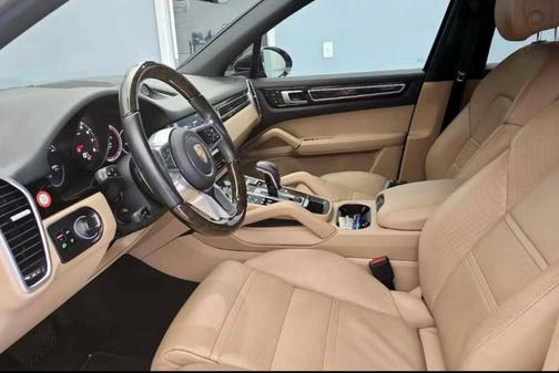 White 2019 Porsche Cayenne Cayenne