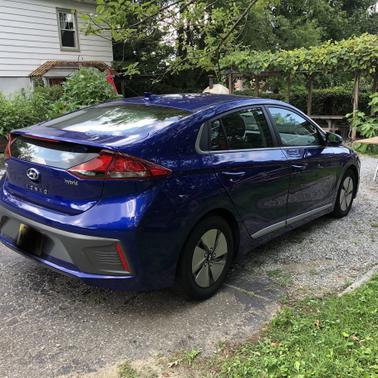 2022 Hyundai IONIQ Hybrid SE