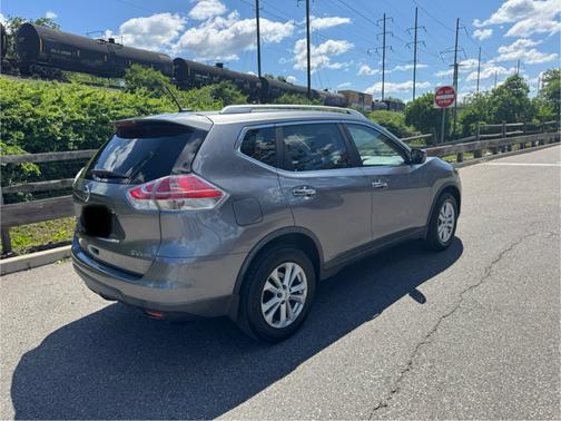 Gray 2016 Nissan Rogue SV