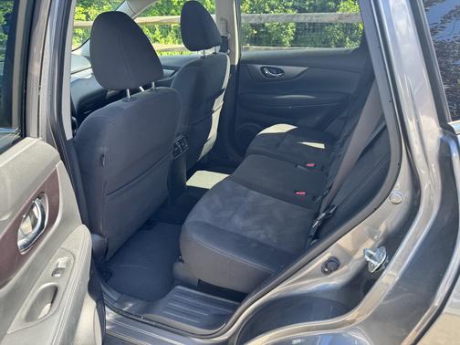 Gray 2016 Nissan Rogue SV