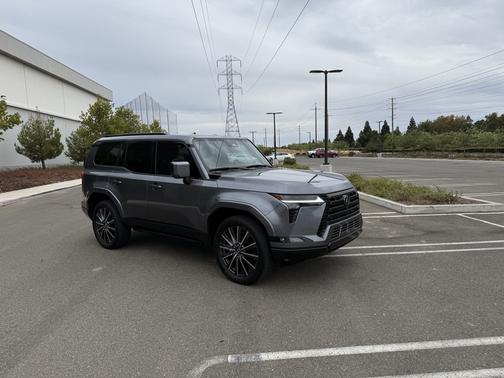 Gray 2025 Lexus GX 550 Luxury+