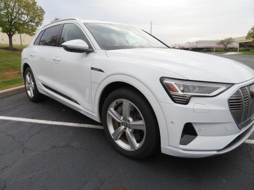 2019 Audi e-tron Prestige