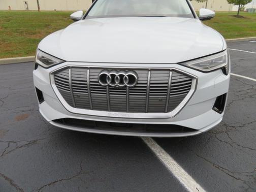 2019 Audi e-tron Prestige