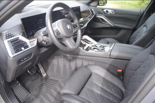 2025 BMW X6 xDrive40i