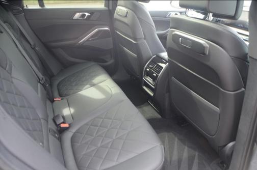 2025 BMW X6 xDrive40i