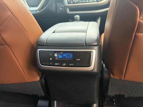 White 2019 Toyota Highlander Limited