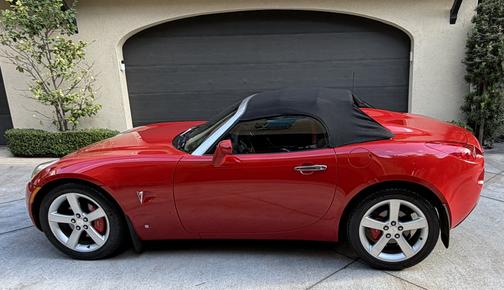 Red 2006 Pontiac Solstice Base