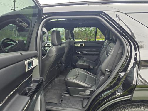 Black 2023 Ford Explorer ST
