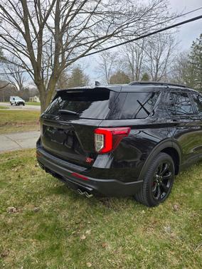 Black 2023 Ford Explorer ST