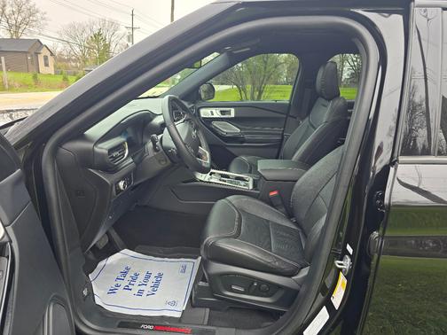 Black 2023 Ford Explorer ST
