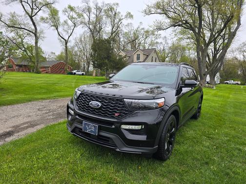 Black 2023 Ford Explorer ST