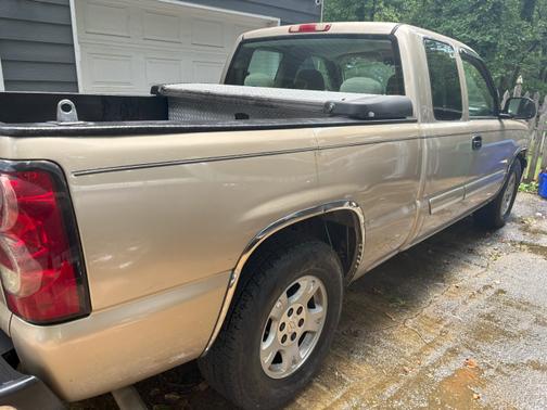 2004 Chevrolet Silverado 1500 LS Extended Cab