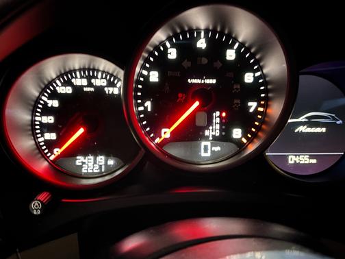 2020 Porsche Macan Macan