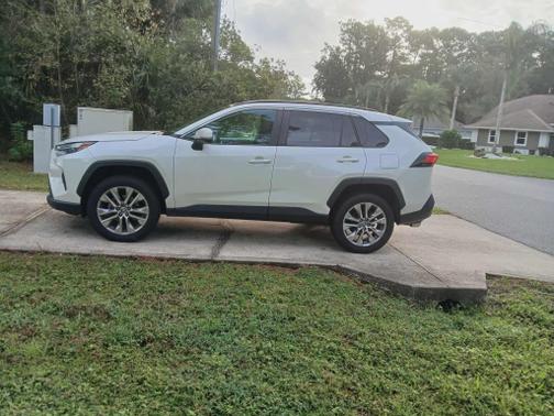 2022 Toyota RAV4 XLE Premium