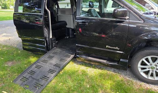 Black 2018 Dodge Grand Caravan SXT