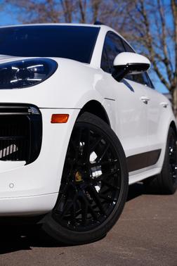 White 2021 Porsche Macan Macan Turbo