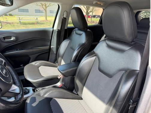 Black 2018 Jeep Compass Latitude