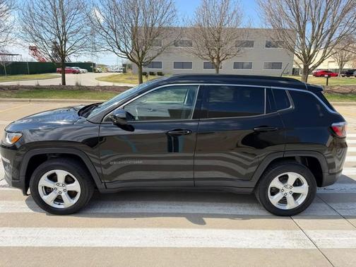 Black 2018 Jeep Compass Latitude