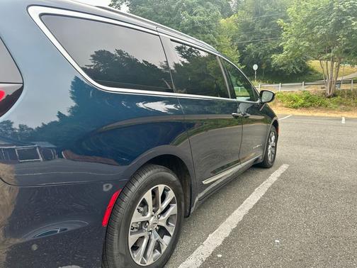 2023 Chrysler Pacifica Hybrid Pinnacle