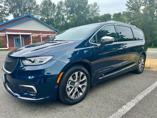 2023 Chrysler Pacifica Hybrid Pinnacle