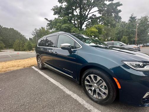 2023 Chrysler Pacifica Hybrid Pinnacle