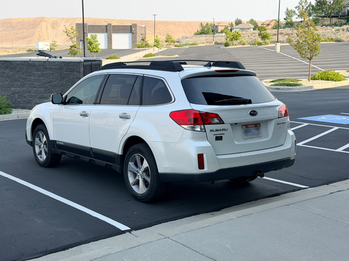 White 2013 Subaru Outback 2.5i Limited