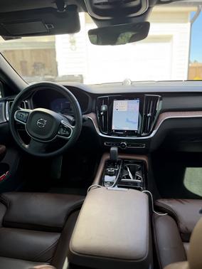 2024 Volvo S60 Recharge Plug-In Hybrid T8 Ultimate Dark Theme