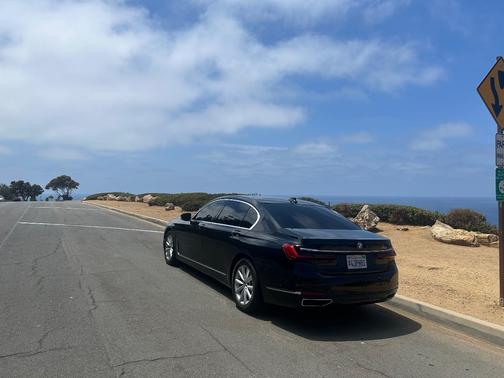 Black 2020 BMW 740 i