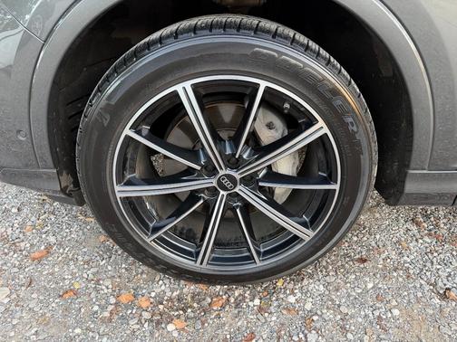 Gray 2024 Audi Q7 55 Premium Plus