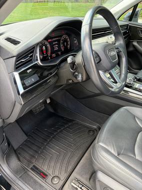 Black 2023 Audi Q7 55 Premium Plus