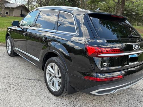 Black 2023 Audi Q7 55 Premium Plus