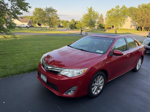 Red 2013 Toyota Camry Hybrid XLE