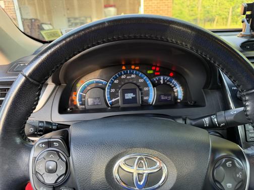 Red 2013 Toyota Camry Hybrid XLE