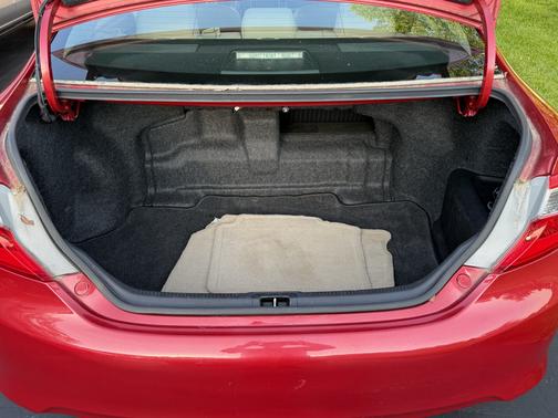 Red 2013 Toyota Camry Hybrid XLE