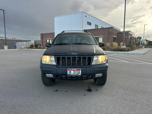 Black 2000 Jeep Grand Cherokee Limited 4WD