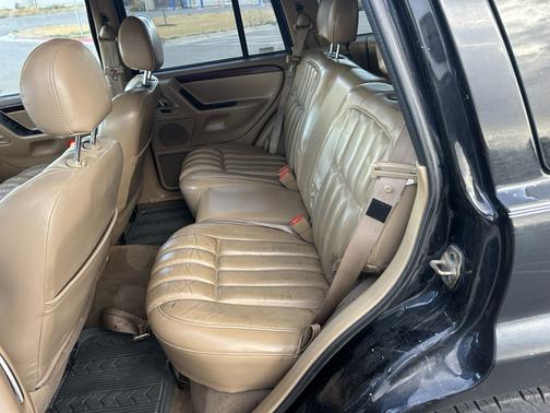 Black 2000 Jeep Grand Cherokee Limited 4WD